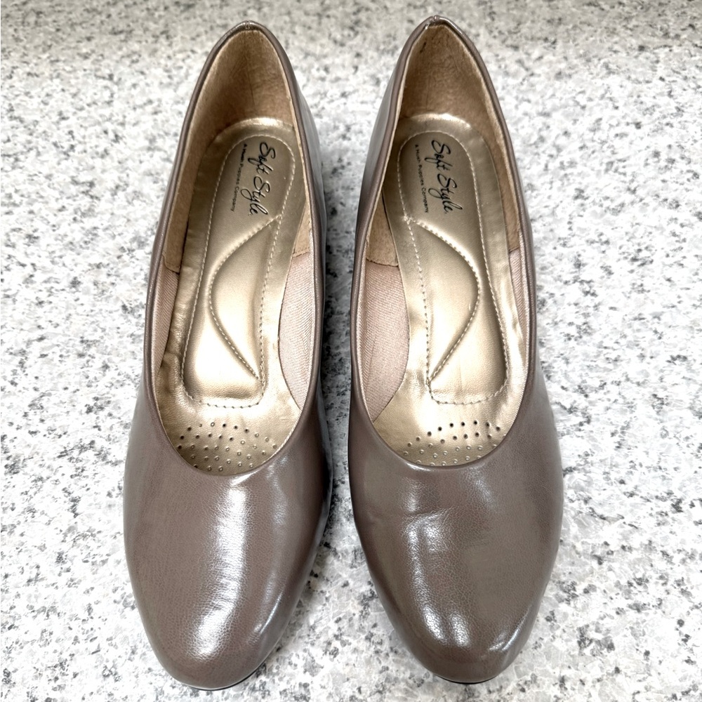 Women's Brown Pumps Soft Style by Hush Puppy EUC